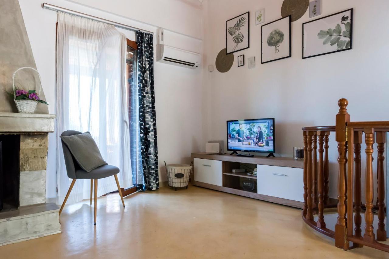 شقة Seaside Heaven - Sunset Views Close To The Beach كالاماتا المظهر الخارجي الصورة