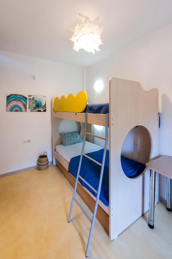 شقة Seaside Heaven - Sunset Views Close To The Beach كالاماتا المظهر الخارجي الصورة