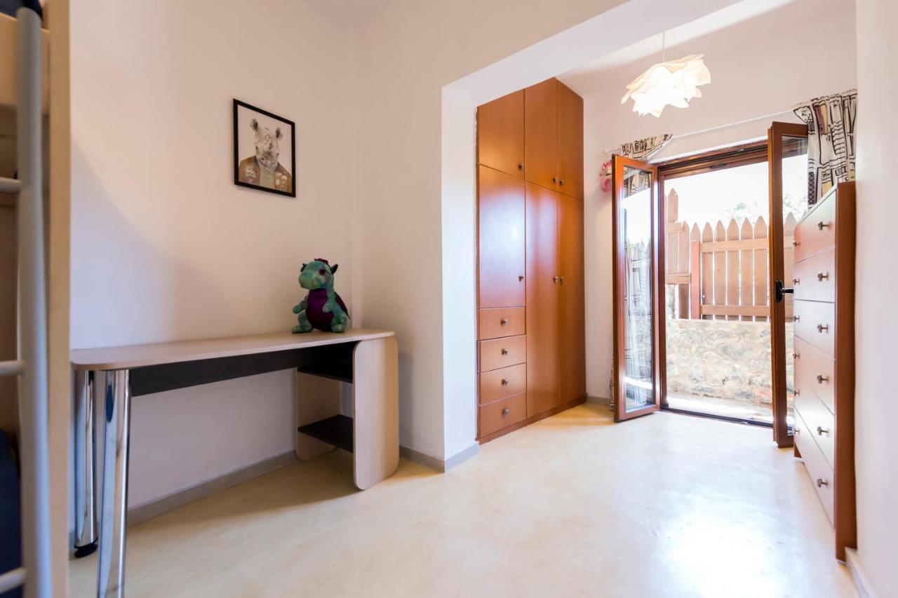 شقة Seaside Heaven - Sunset Views Close To The Beach كالاماتا المظهر الخارجي الصورة