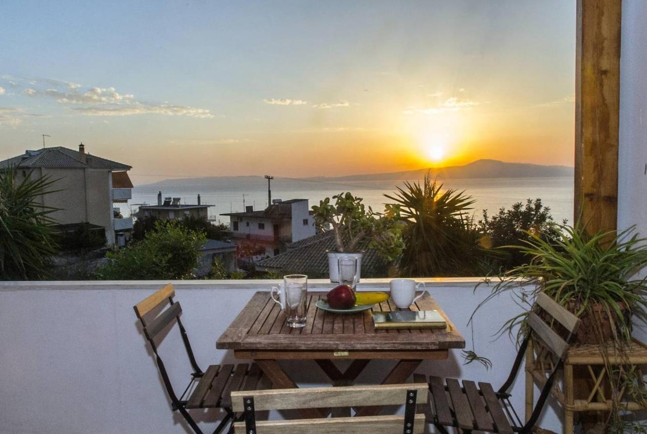 شقة Seaside Heaven - Sunset Views Close To The Beach كالاماتا المظهر الخارجي الصورة