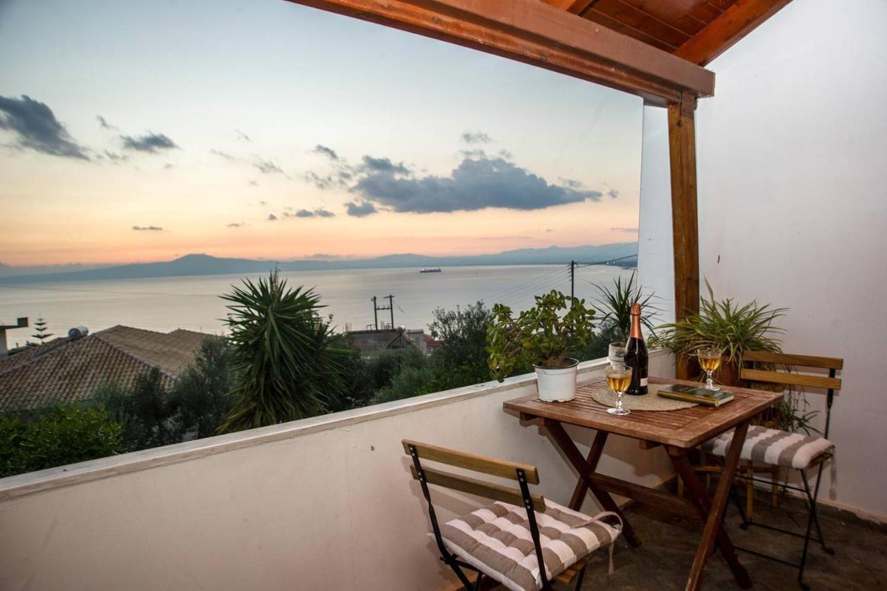 شقة Seaside Heaven - Sunset Views Close To The Beach كالاماتا المظهر الخارجي الصورة
